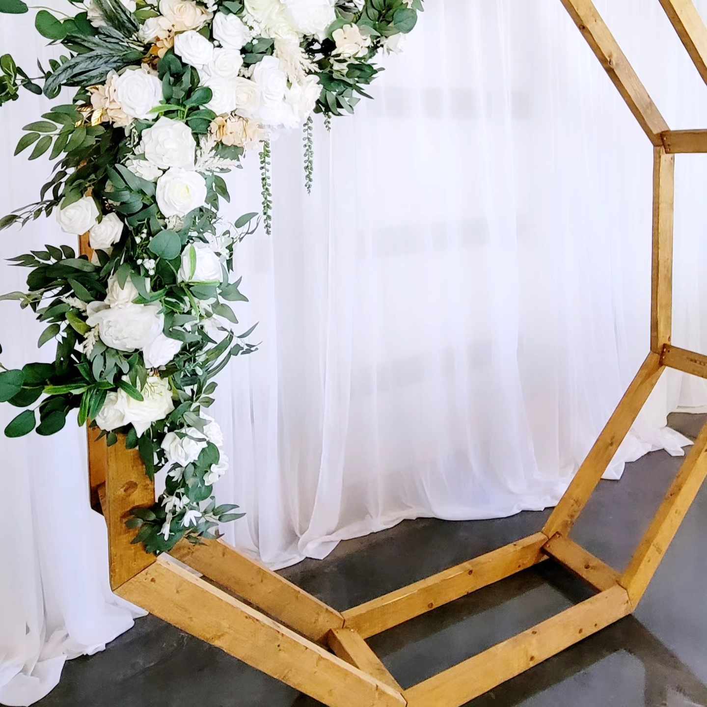 423472448 366879032833411 2906510385021767835 n